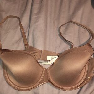 Victoria Secret body bra. Lined demi cup.